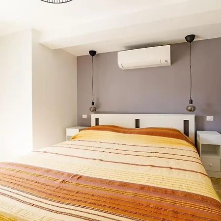 Rez-de-villa Avec Espace Arbore Privatif Διαμέρισμα *