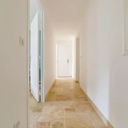 Rez-de-villa Avec Espace Arboré Privatif Sainte-Maxime